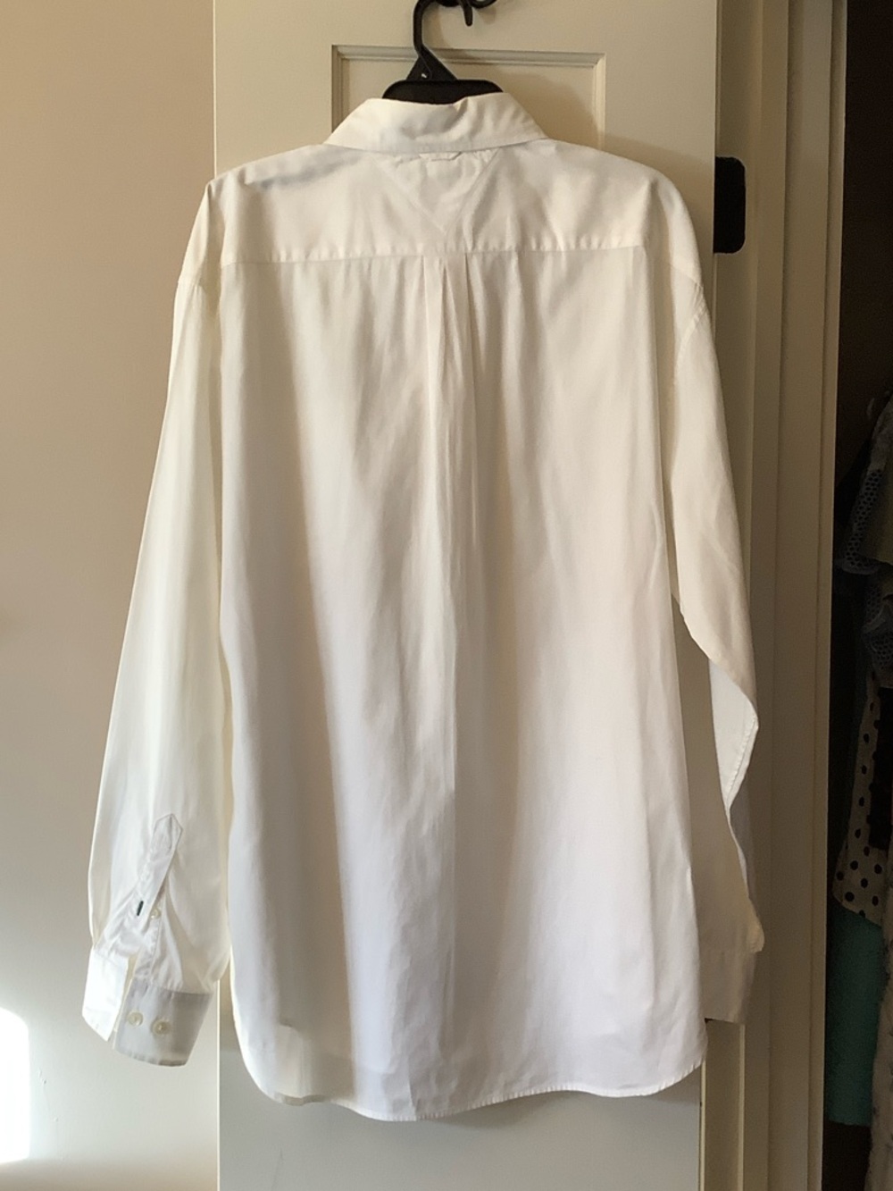 Tommy Hilfiger Men’s White Button-Down Dress Shirt with Chest Pocket - Picture 8 of 8